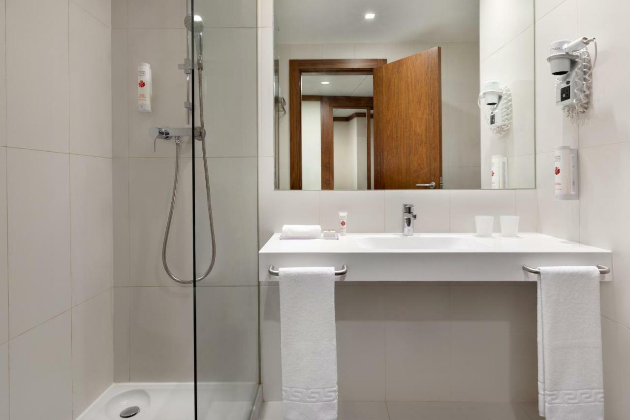 Quarto Superior com 2 Camas Individuais e Vista Rio - Não Fumador