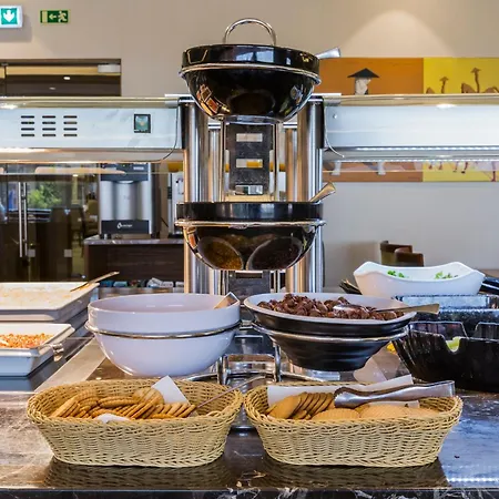 Ramada By Wyndham Lisbon-3