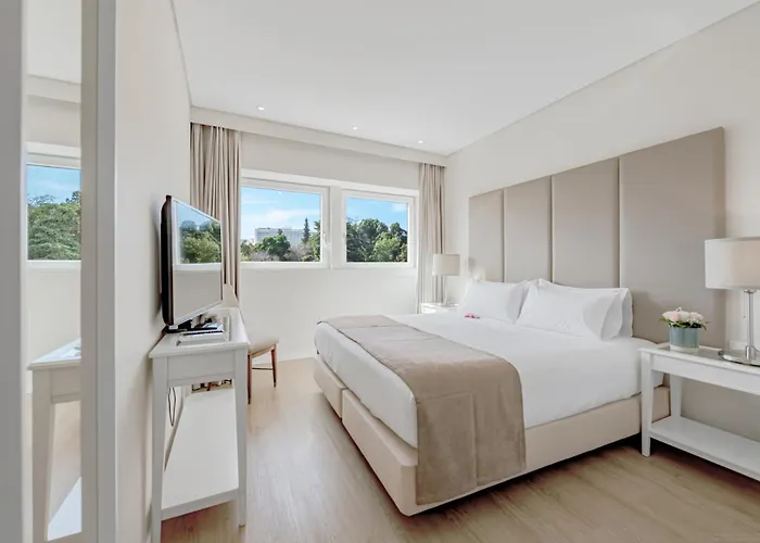 Central Park Suites & Studios